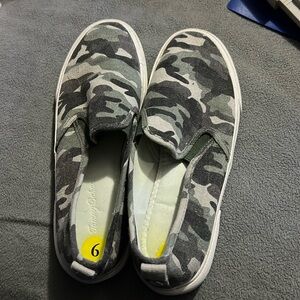 Army print sneakers